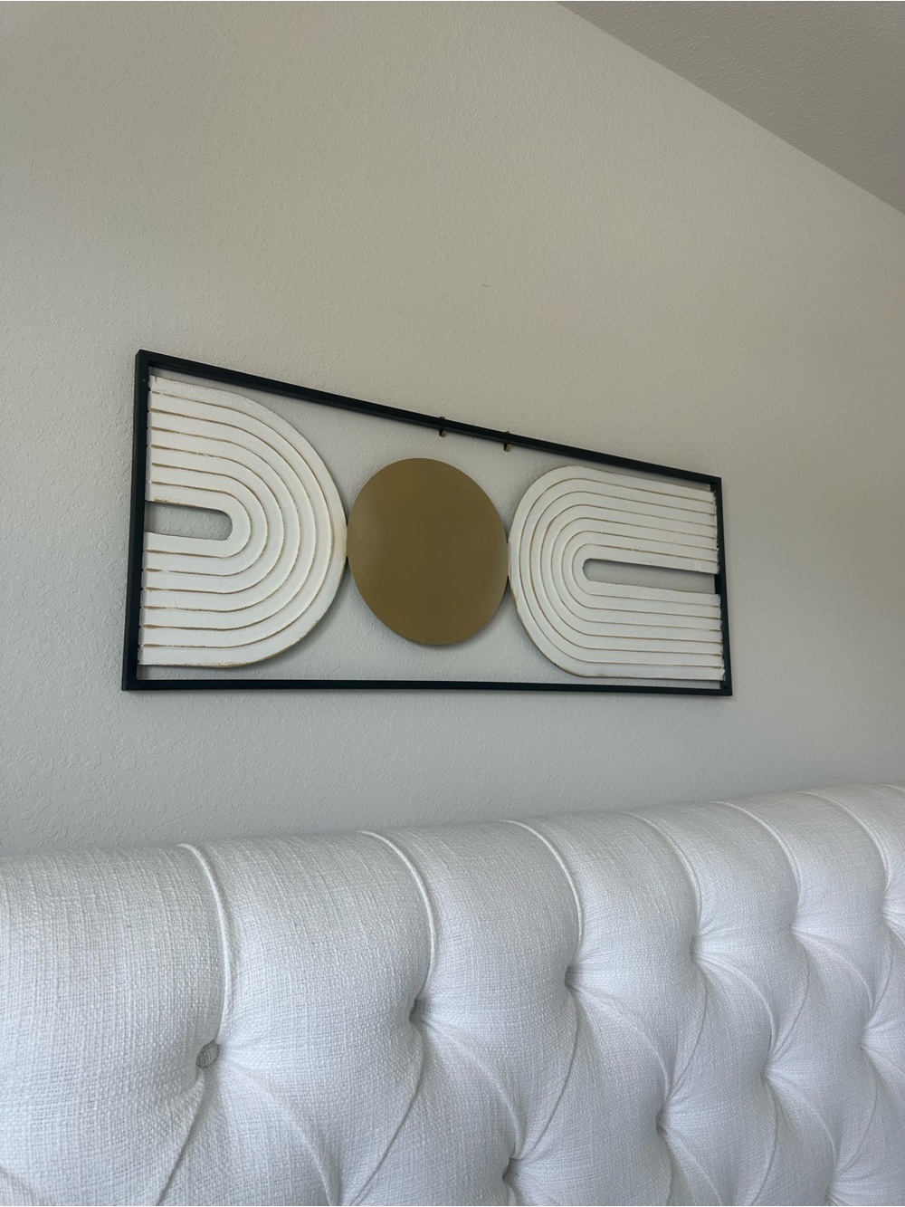 Modern Geometric Wall Decor - White and Gold